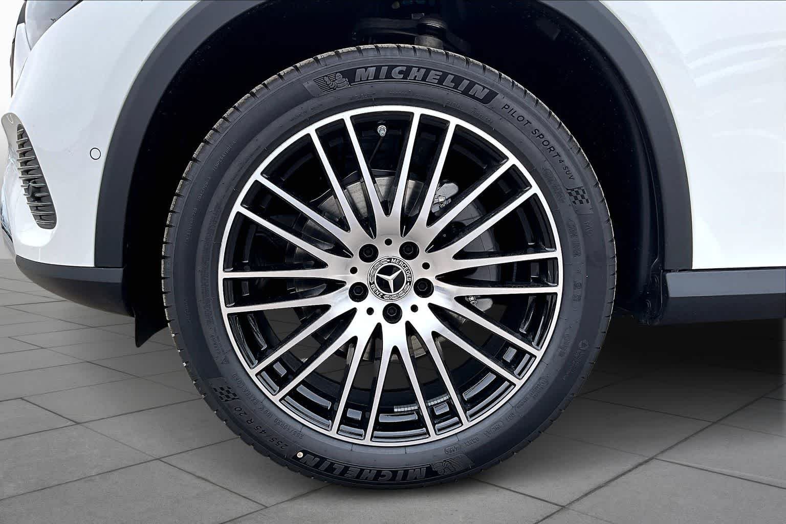New 2026 Polar White Mercedes-Benz GLC 300 image 11