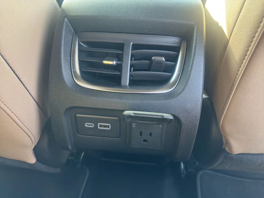 Used 2025 Iridescent Pearl Tricoat Chevrolet Premier image 18