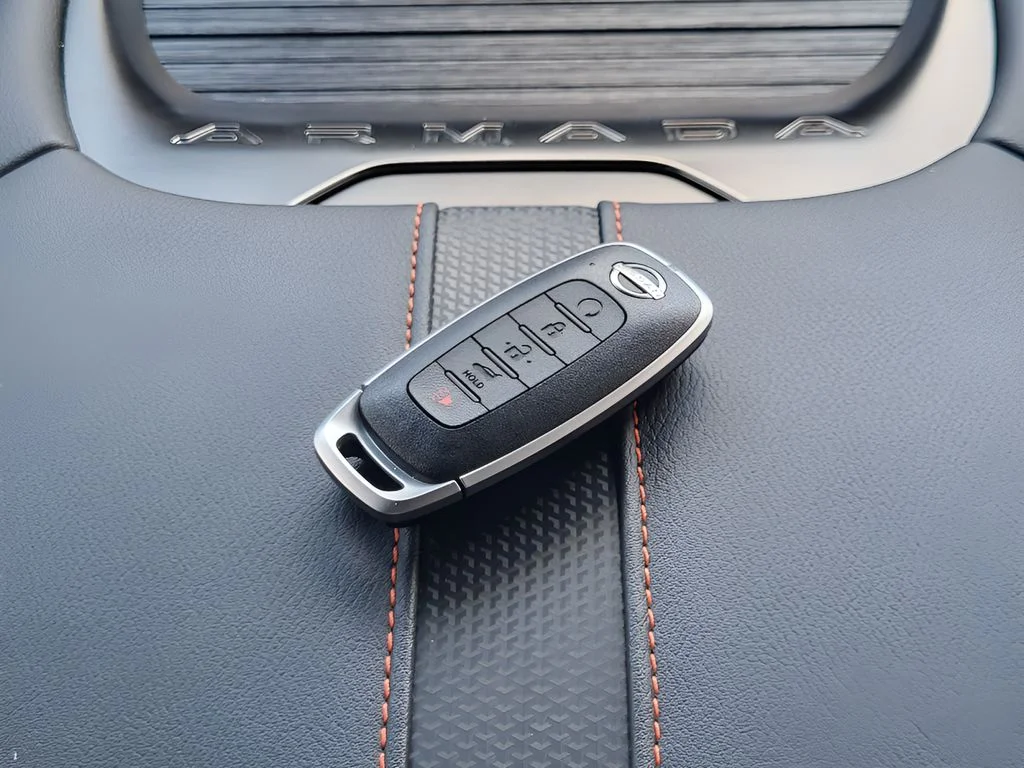 Used 2025 Alpine Metallic/Super Black Nissan PRO-4X image 30
