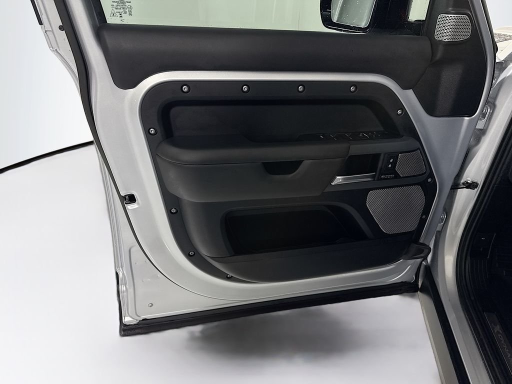Certified Used 2023 Hakuba Silver Metallic Land Rover X-Dynamic SE image 25