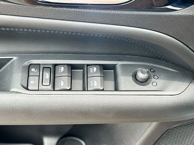 New 2026 Bright White Clearcoat Jeep Latitude image 13