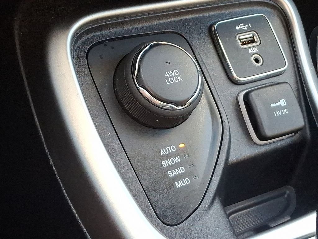 Used 2021 Gray Jeep Latitude image 26