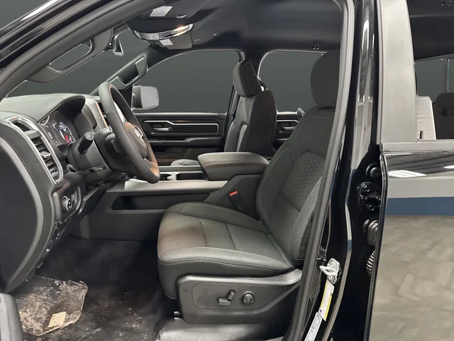 New 2026 Diamond Black Crystal Pearl-Coat Exterior Paint RAM Big Horn/Lone Star image 4