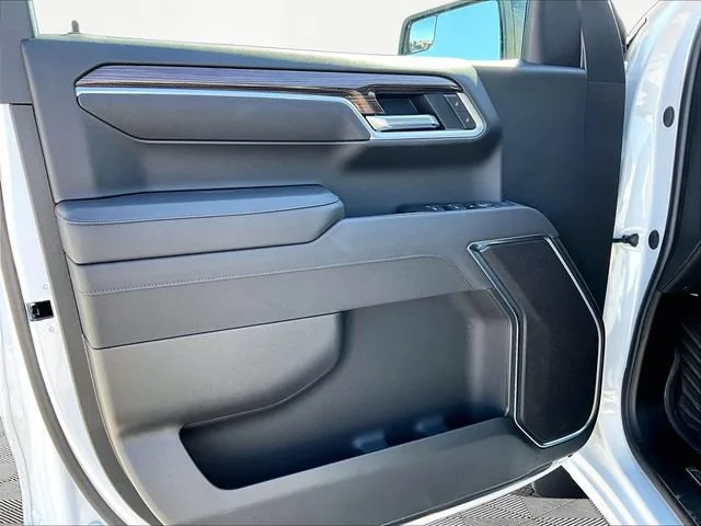 New 2026 Summit White Chevrolet RST image 24