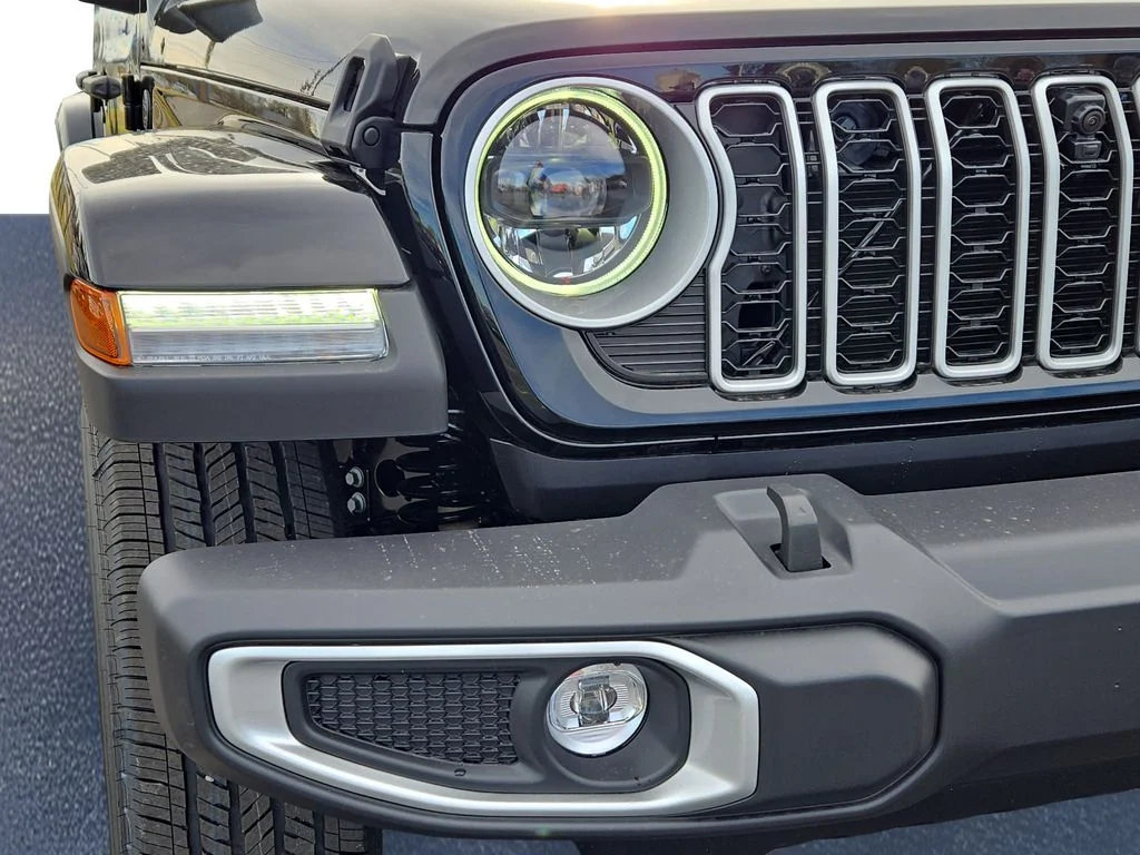 New 2026 Black Clear-Coat Exterior Paint Jeep Sahara image 3