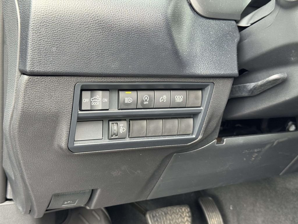 Used 2024  Toyota SR5 image 9