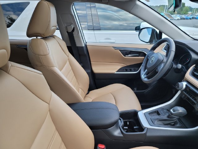 Used 2022 White Toyota XLE Premium image 4