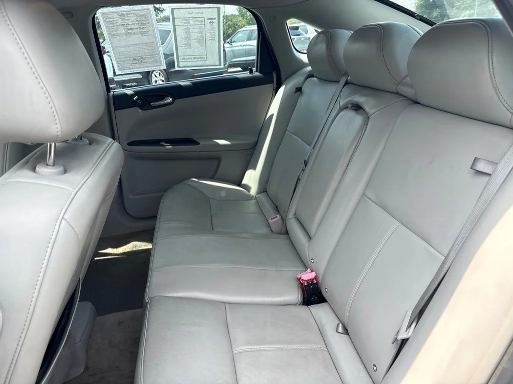 Used 2009 Dark Silver Metallic Chevrolet LT image 23