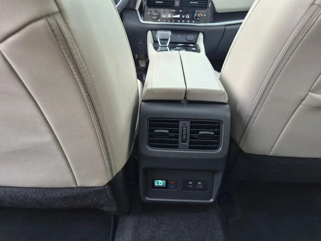 Used 2023 White Nissan SL image 19