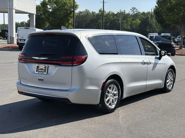 Used 2024 Silver Chrysler Touring L image 12