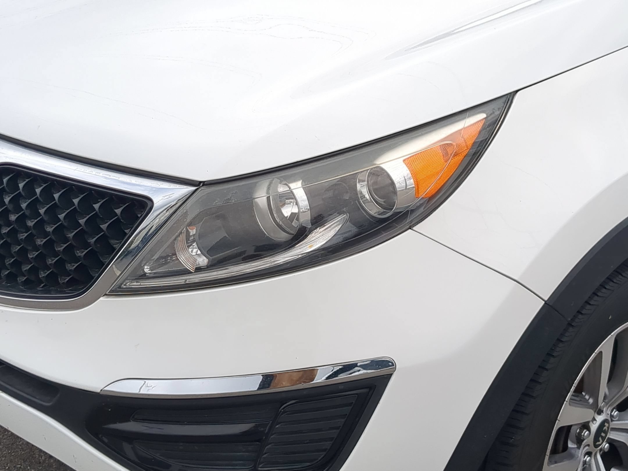 Used 2016 Clear White Kia LX image 10