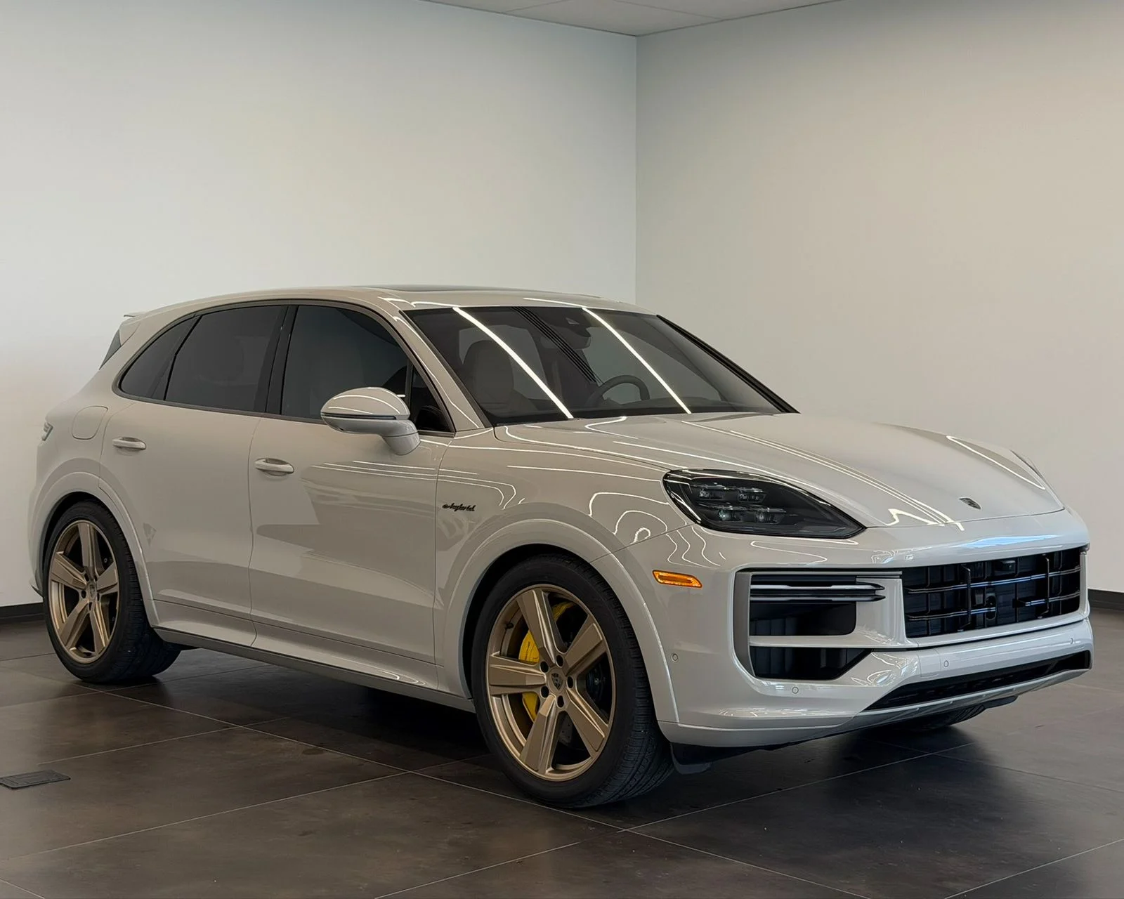 Used 2025 White Porsche Turbo image 3