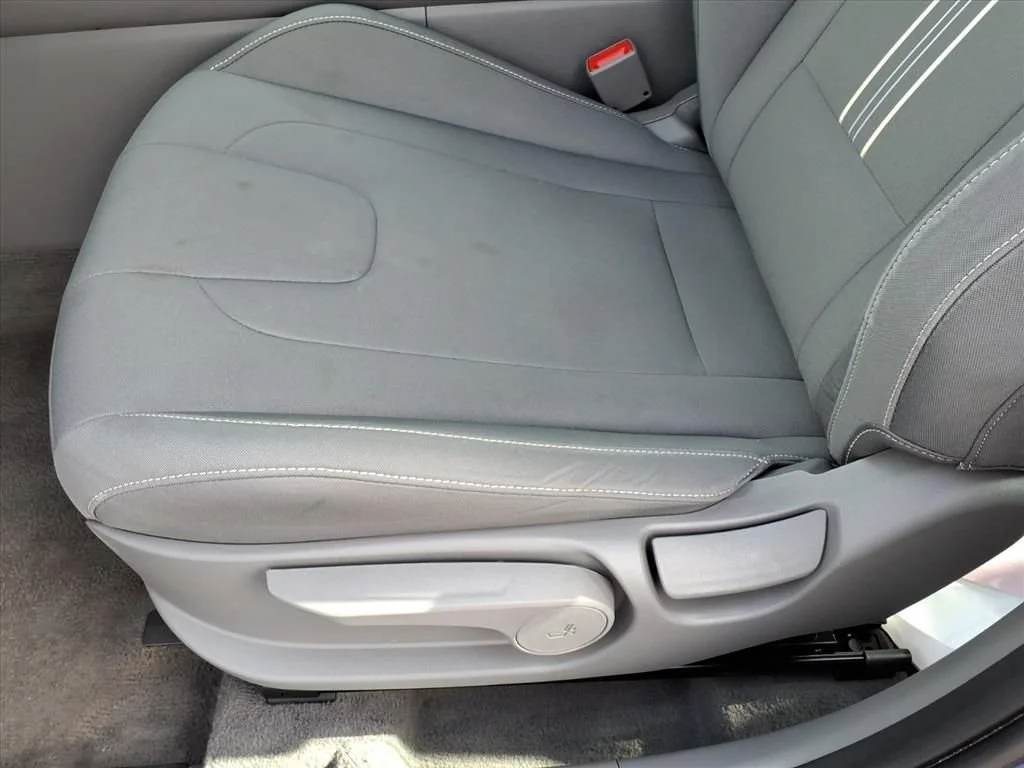 Used 2025 Blue Hyundai SEL Convenience image 4
