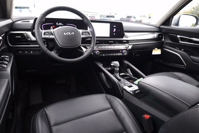 Used 2025 Silver Kia LX image 11