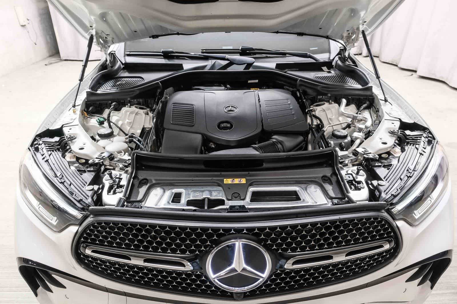 Used 2025 Polar White Mercedes-Benz GLC 350e image 32