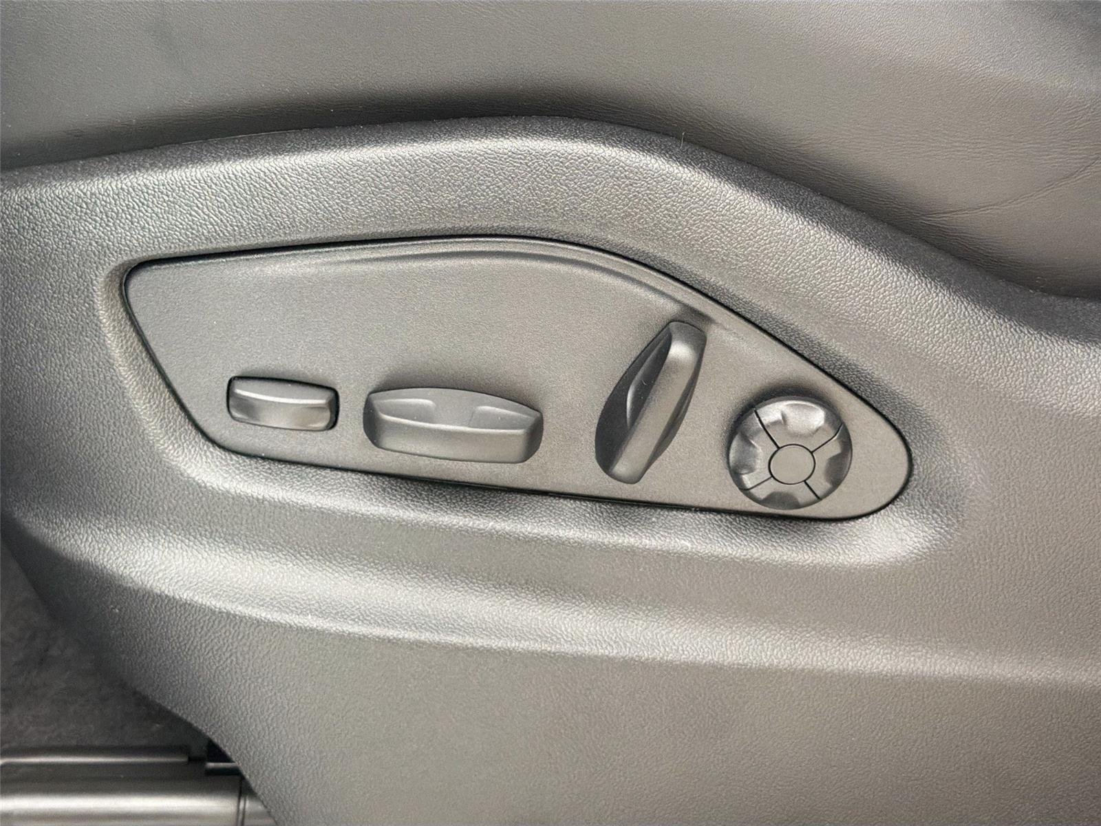 Certified Used 2025 Dolomite Silver Metallic Porsche Coupé image 32