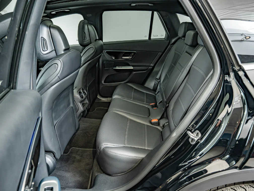 Used 2026 Black Mercedes-Benz GLC 300 image 33