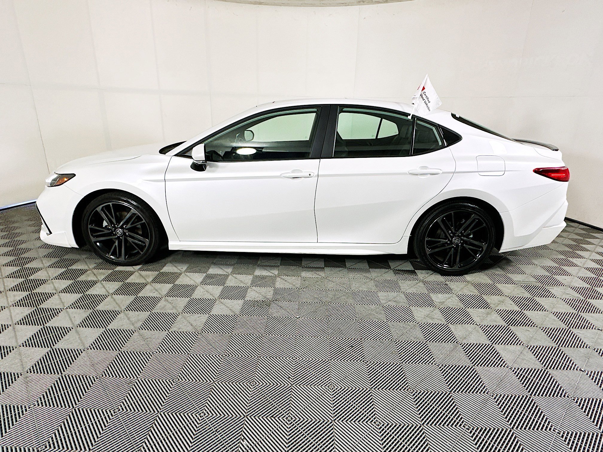 2025 Toyota Camry thumbnail 8