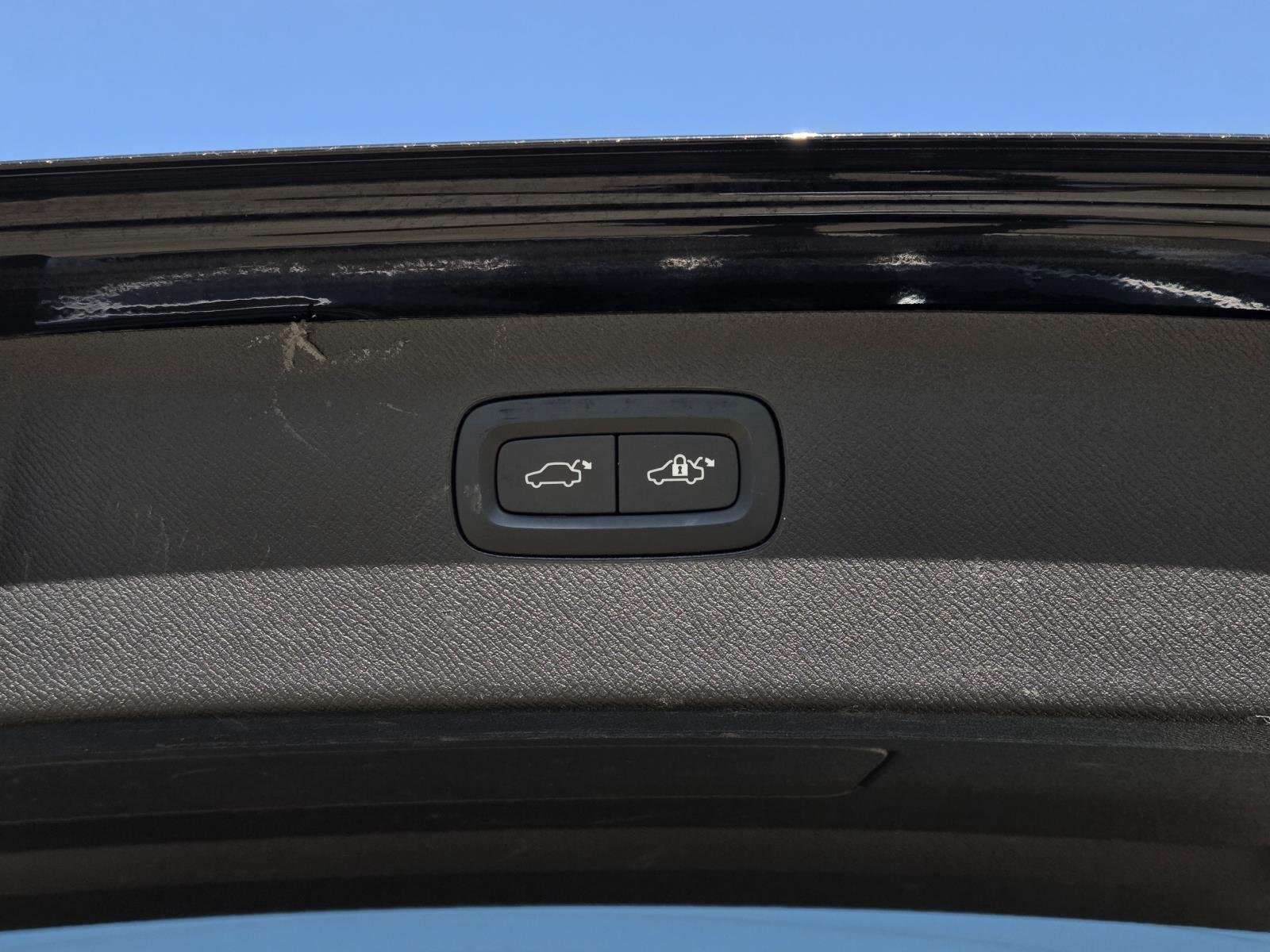 Used 2023 Onyx Black Metallic Volvo Ultimate image 12