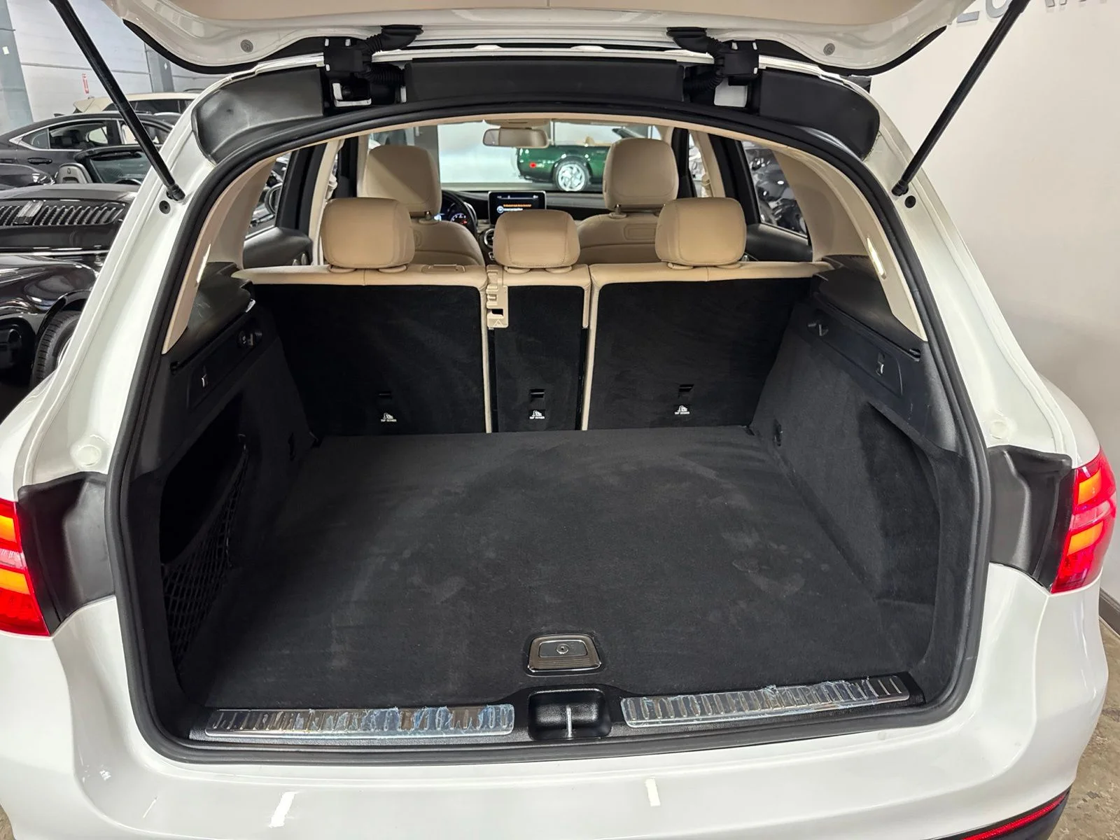 Used 2019 White Mercedes-Benz GLC 300 image 19