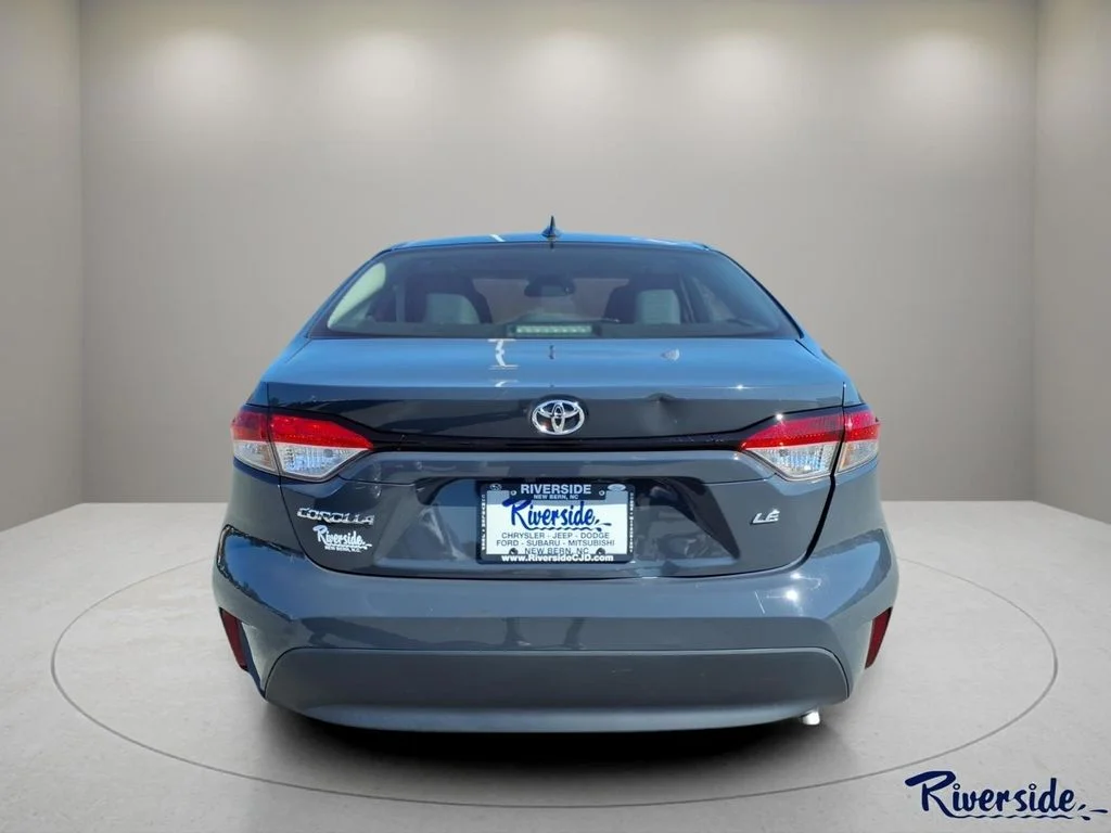 Used 2024  Toyota LE image 3