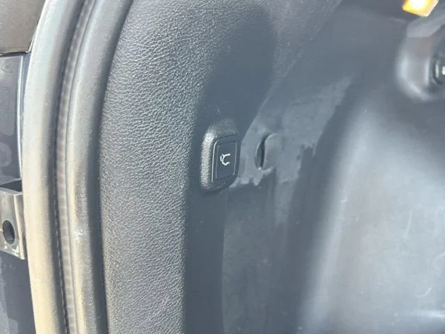Used 2020 Blue Jeep Limited 4x4 image 12