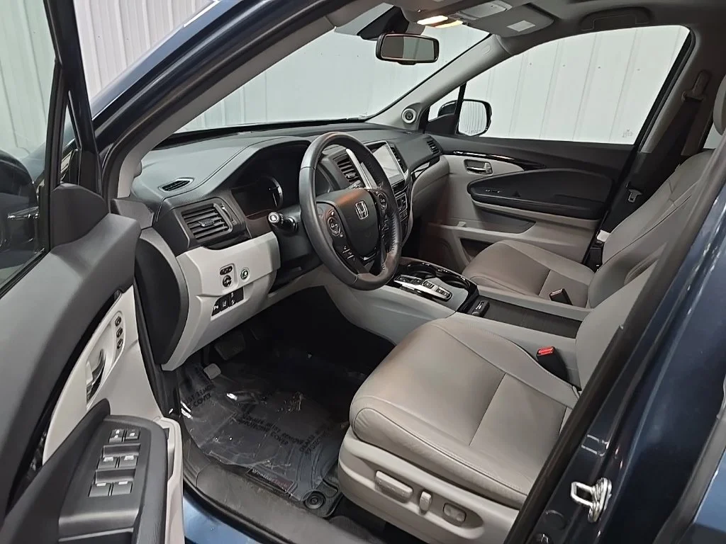Used 2018 Steel Sapphire Metallic Honda Touring image 31