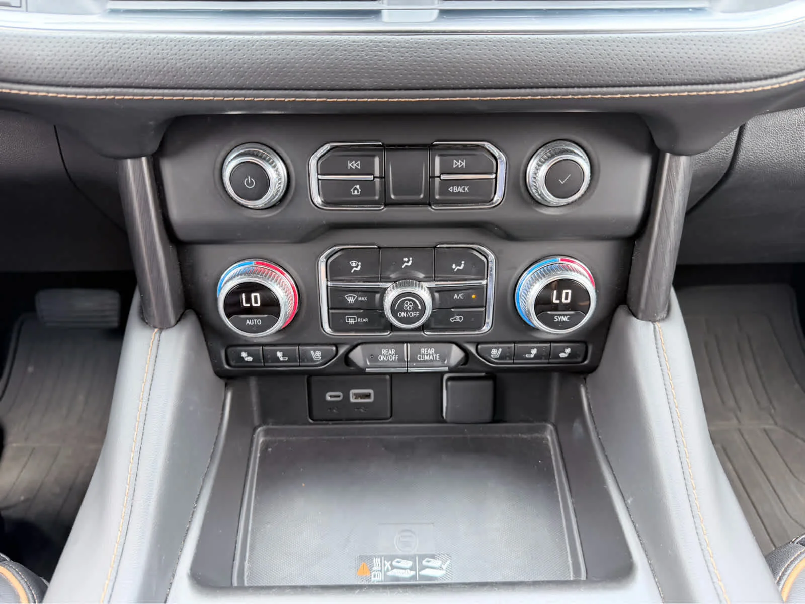 Used 2023 Sterling Metallic GMC AT4 image 21