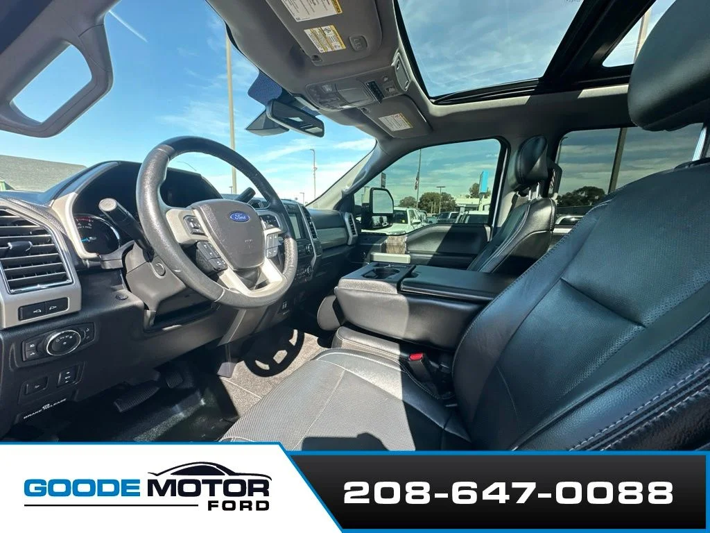 Used 2017 White Platinum Clearcoat Metallic Ford Lariat image 9