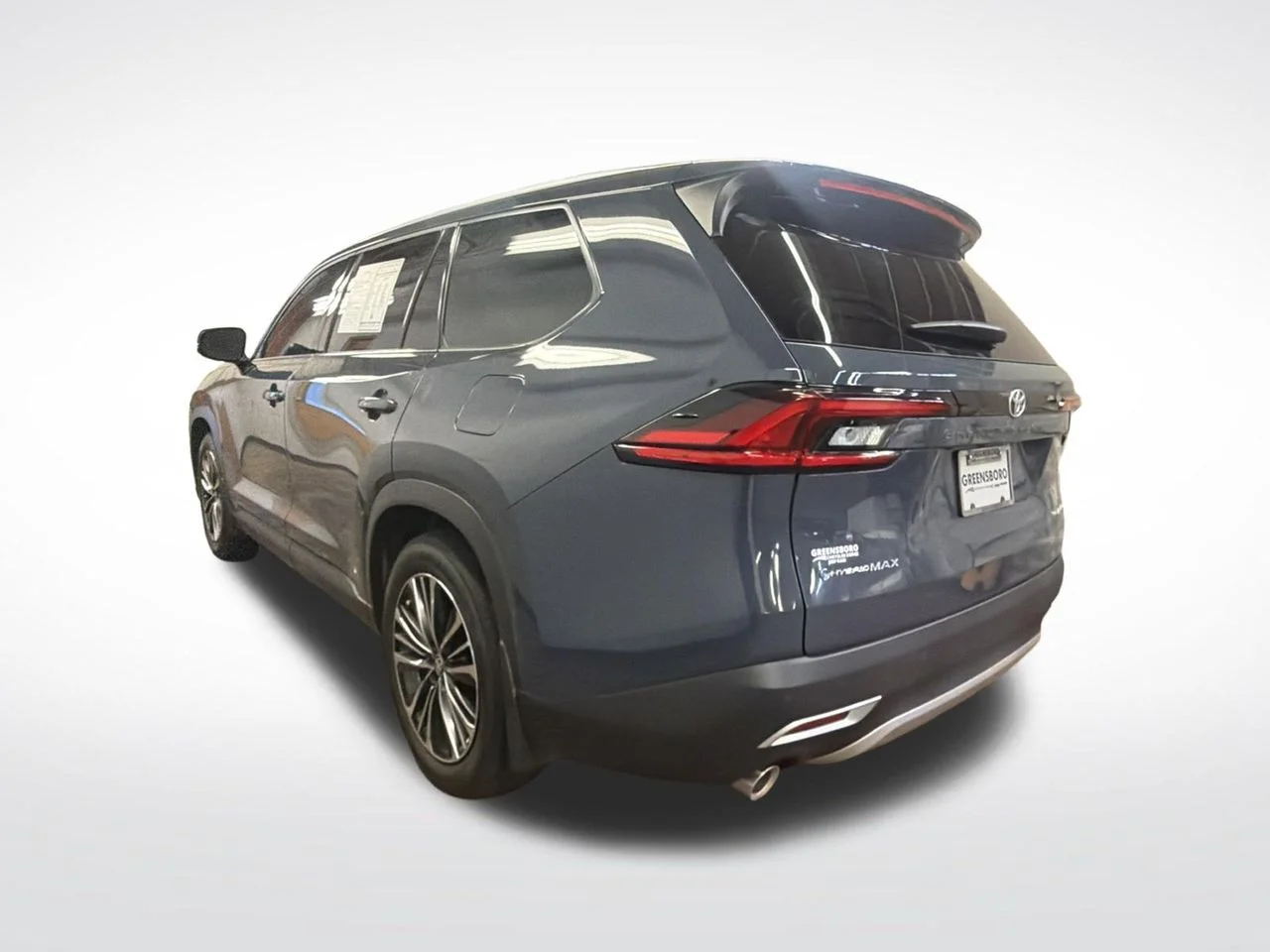 Used 2025 White Toyota MAX Platinum image 3