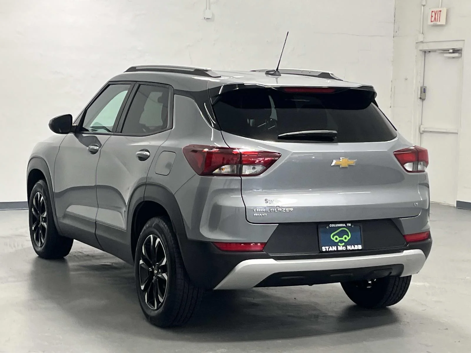 Used 2023 STERLING GRAY METALLIC Chevrolet LT image 6