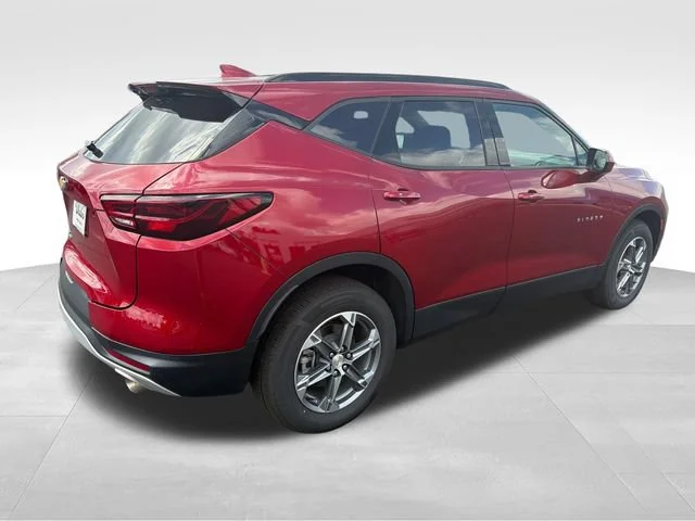 Used 2023 RADIANT RED TINTCOAT Chevrolet LT image 6