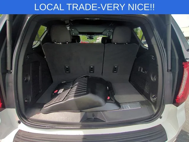 Used 2023 White GMC AT4 image 37