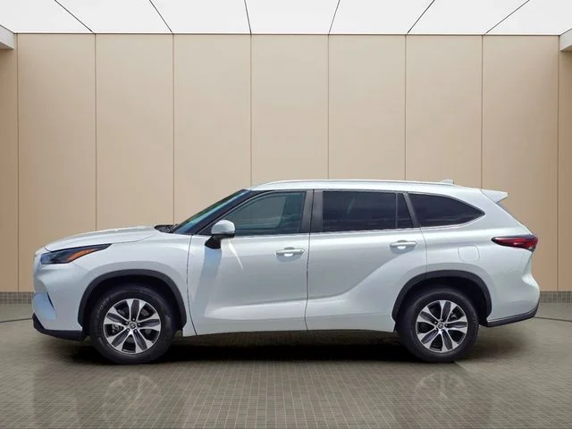 Used 2024 Beige Toyota XLE image 21