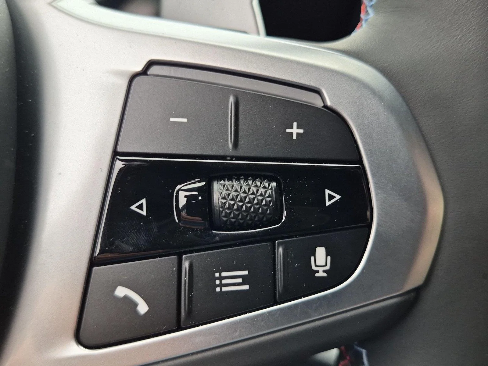 Used 2025 Ametrin Metallic BMW M60i image 20