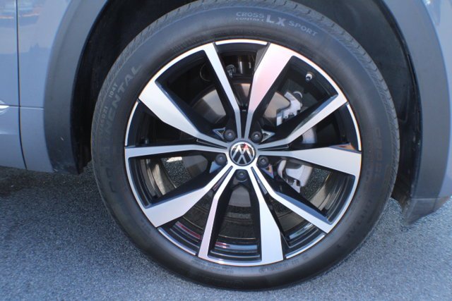 Used 2025  Volkswagen 2.0T SEL Premium R-Line image 5