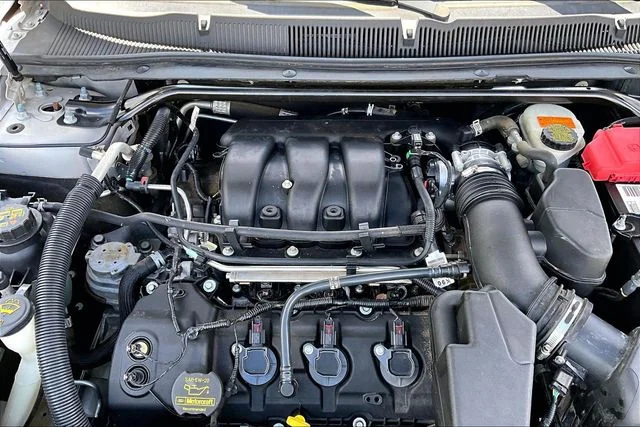 Used 2013 Silver Ford Limited image 33