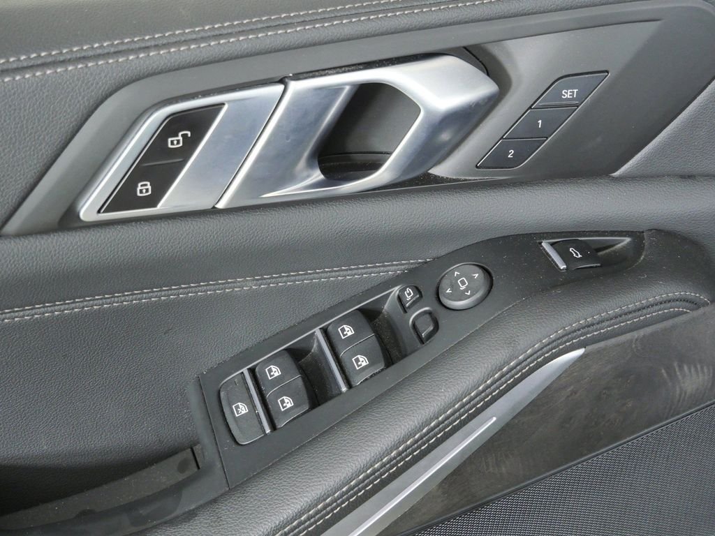 Used 2022 Black Sapphire Metallic BMW xDrive40i image 37