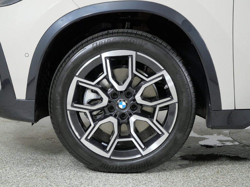 New 2027 Dune Grey Metallic BMW xDrive28i image 16