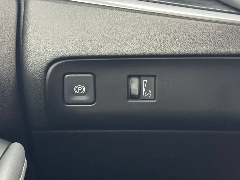 Used 2023 Summit White Buick Essence image 20