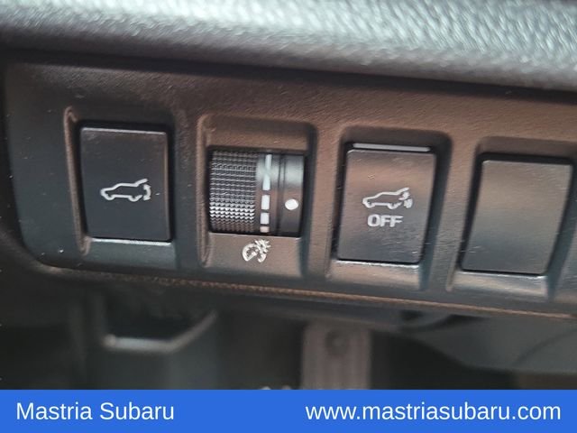 Used 2025 Crystal White Pearl Subaru Onyx Edition image 20