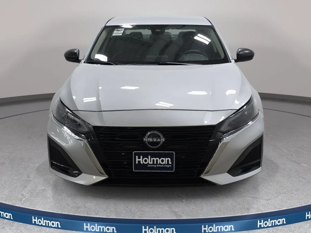 Used 2024 Brilliant Silver Metallic Nissan 2.5 SV image 3