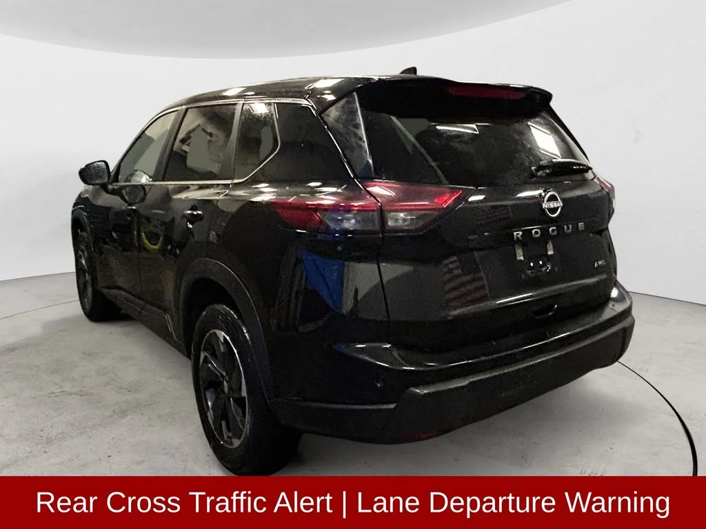 Used 2025 Super Black Nissan SV image 3