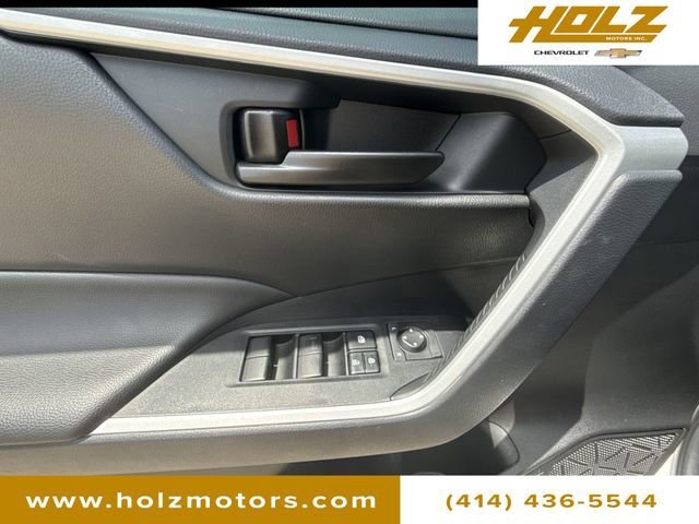 Used 2025 White Toyota LE image 21