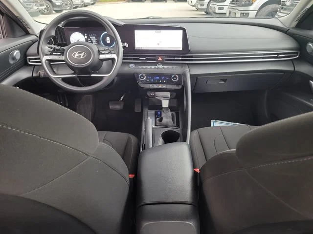 Used 2024  Hyundai SEL image 14