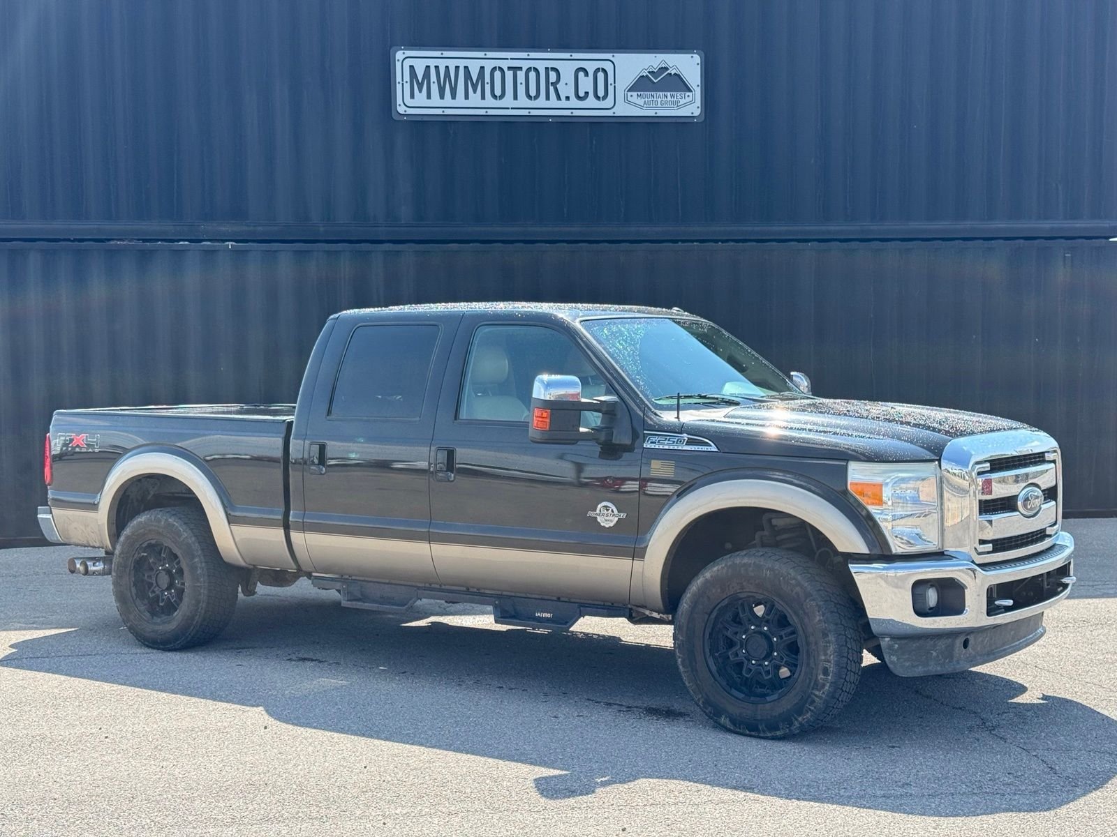 Used 2011  Ford Lariat image 1