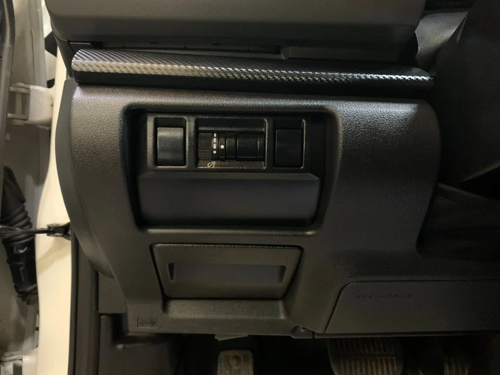 Used 2024 White Subaru Base image 31