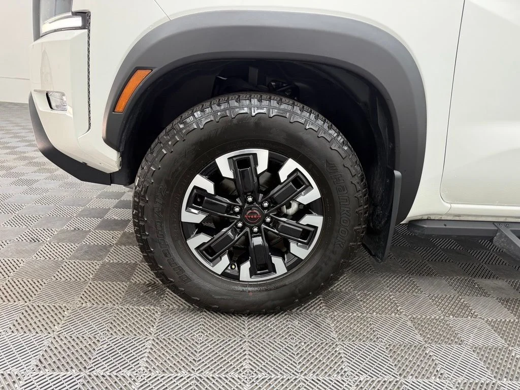 Used 2024 White Nissan PRO-4X image 15