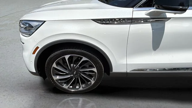Used 2023 White Lincoln Reserve image 39