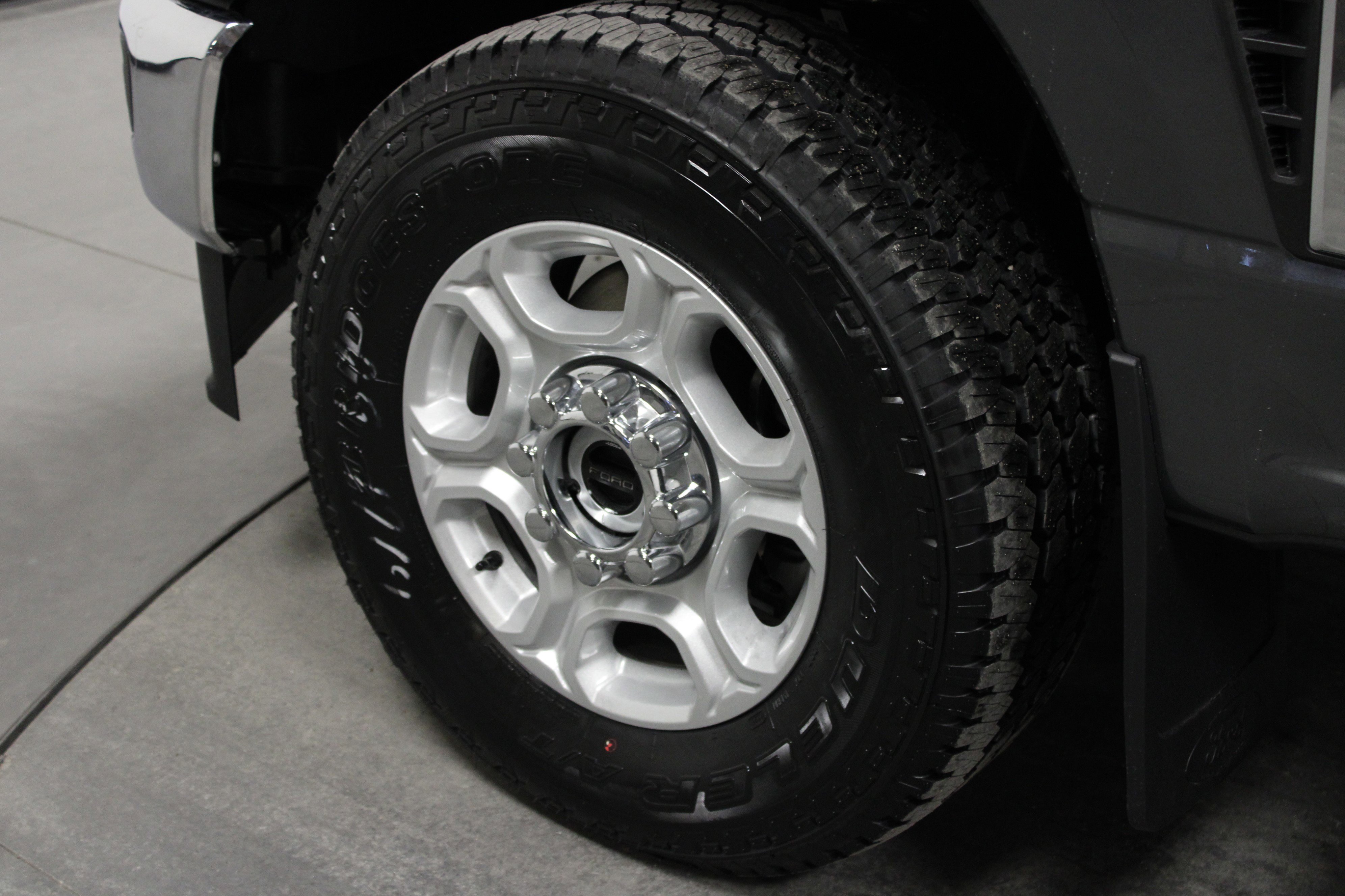 New 2026 Carbonized Gray Metallic Ford XLT image 10